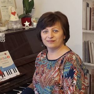 Ari-Bencses Anikó zongoratanár kamaraművész